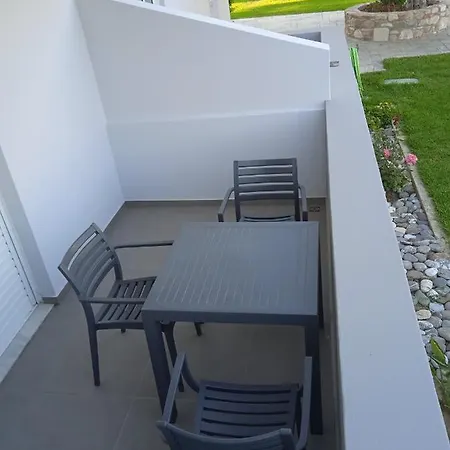 Gelli Aparthotel Ampavris